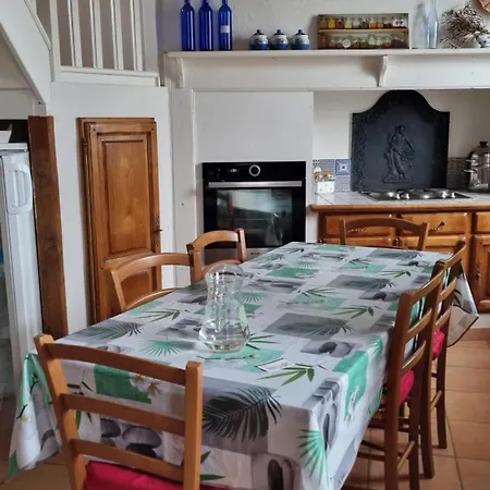 Dans Grande Maison Commingeoise Mondavezan